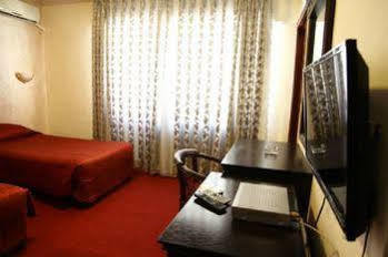 Gardens Hotel Amman Esterno foto